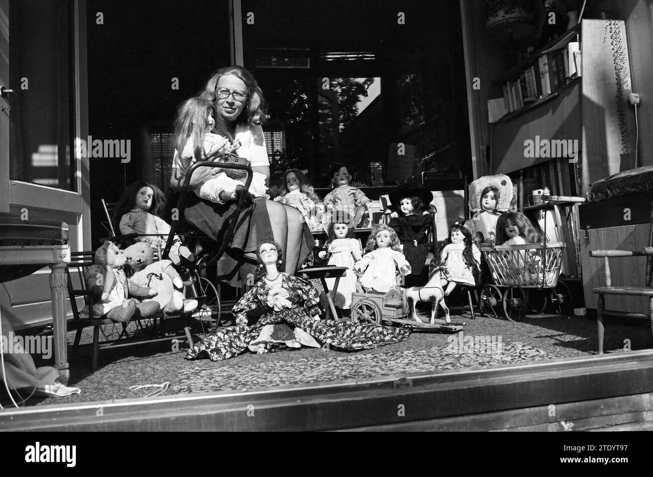 Mrs. Sloos with her antique dolls S'poort, Dolls, puppet theaters