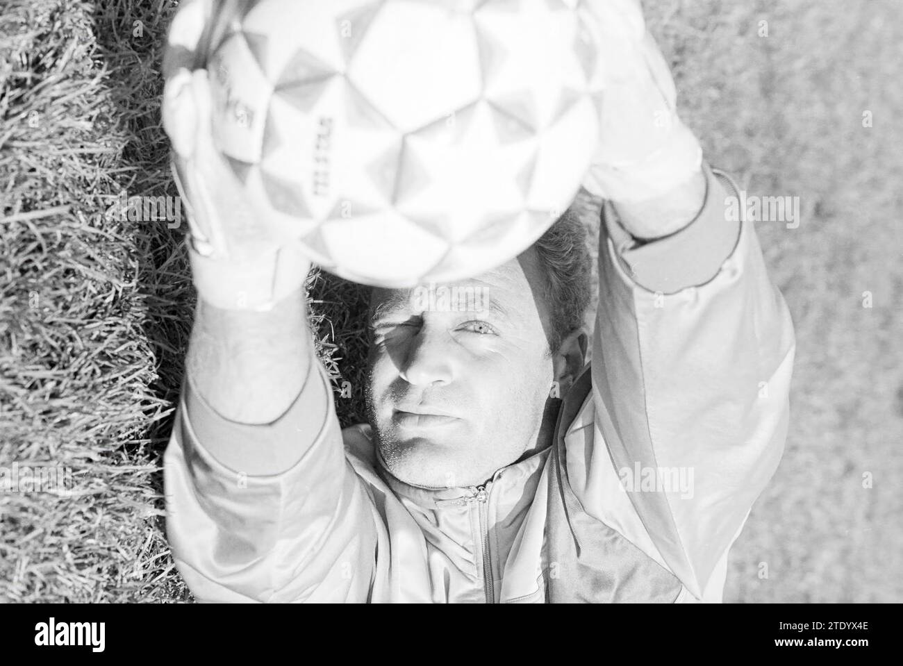 Goalkeeper Jan Nederburg, Telstar, 22-08-1993, Whizgle News from the Past, Tailored for the Future. Explore historical narratives, Dutch The Netherlands agency image with a modern perspective, bridging the gap between yesterday's events and tomorrow's insights. A timeless journey shaping the stories that shape our future. Stock Photo