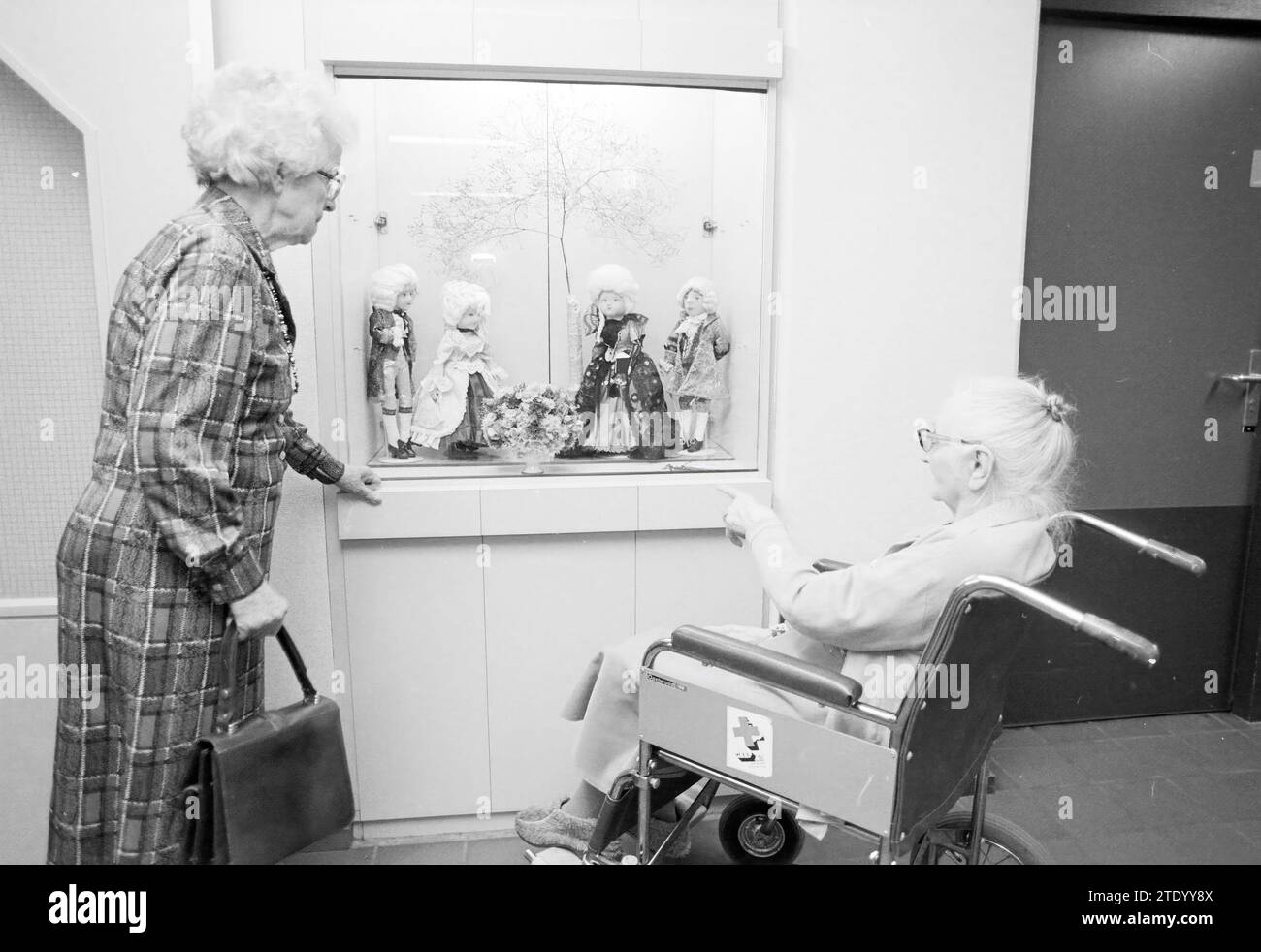 Puppet exhibition in Weeligenberg Hillegom retirement home, Dolls ...