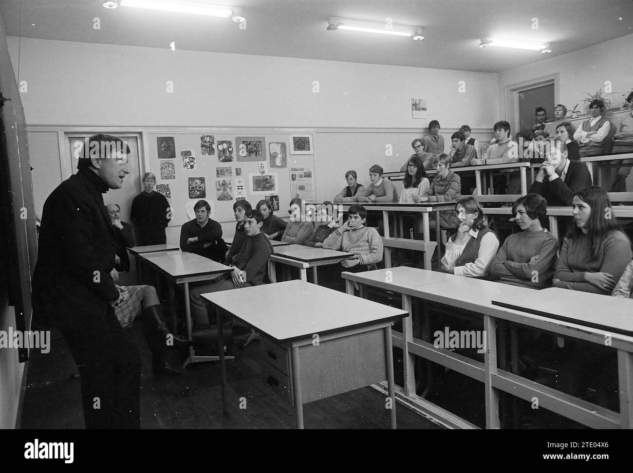 Peter Oosthoek on MULO, People, Schools, 13-12-1968, Whizgle News from the Past, Tailored for the Future. Explore historical narratives, Dutch The Netherlands agency image with a modern perspective, bridging the gap between yesterday's events and tomorrow's insights. A timeless journey shaping the stories that shape our future. Stock Photo