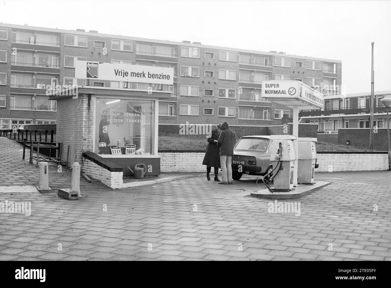 Action gas station, 00011984, Whizgle News from the Past, Tailored
