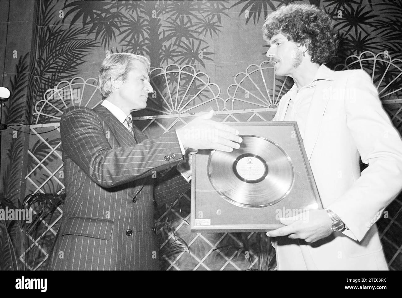 Film recordings R. Long Brakke Grond Amsterdam, Robert Long, 25-06-1977, Whizgle News from the Past, Tailored for the Future. Explore historical narratives, Dutch The Netherlands agency image with a modern perspective, bridging the gap between yesterday's events and tomorrow's insights. A timeless journey shaping the stories that shape our future. Stock Photo