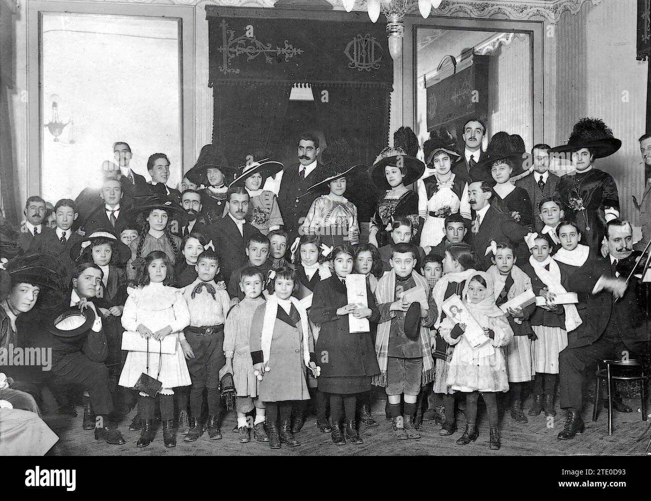 01/05/1912. Another distribution of Toys. Interesting children's party Held yesterday afternoon in the circle of the commercial and industrial union for the distribution of Toys, on the occasion of the day's festivity. Credit: Album / Archivo ABC / Rivero Stock Photo