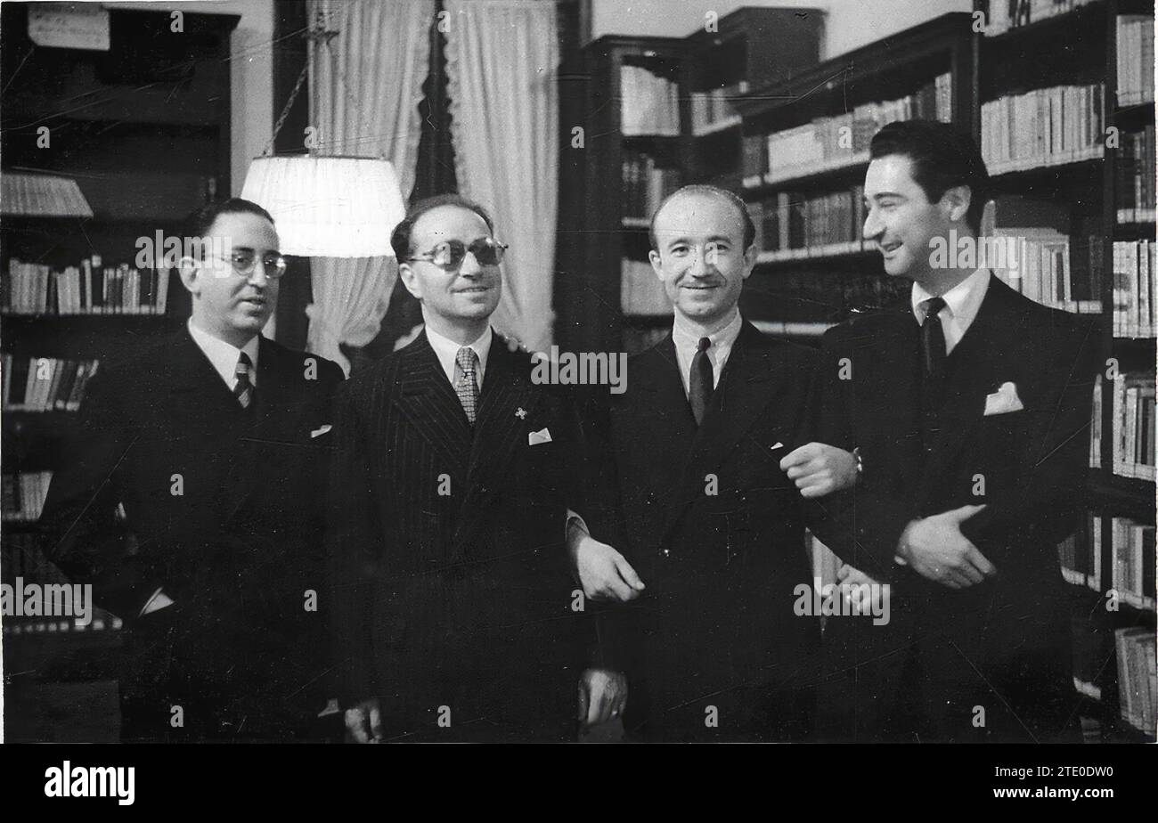 11/27/1946. The illustrious teacher Mr. Joaquín Rodrigo, with the Notable Pianists Javier Alfonso, Luis Galve and Gonzalo Soriano, after the concert held in the Medina circle. Credit: Album / Archivo ABC / Vidal Stock Photo