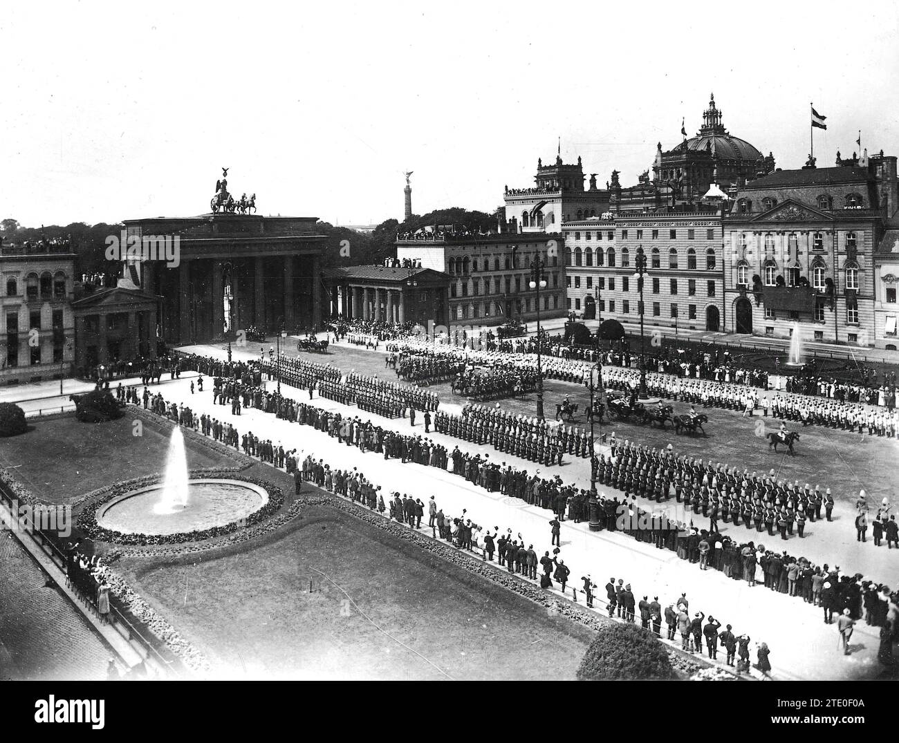 04/30/1913. The wedding of the Princess of Germany. Appearance of the Pariser Platz as the procession of the Tsar of Russia passes from the A palace station. Credit: Album / Archivo ABC / Charles Trampus Stock Photo