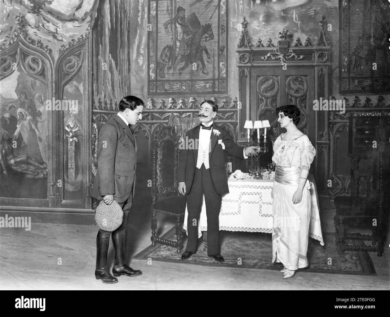 01/31/1915. At Price's Theatre. Final scene of the Detective play in five acts 'the mystery of the needle of Etretat', premiered with happy success. Credit: Album / Archivo ABC / José Zegri Stock Photo