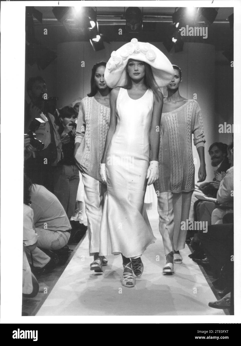 09/21/1992. Carla Bruni walks for Loewe on the Cibeles catwalk. Credit: Album / Archivo ABC / Jaime García Stock Photo