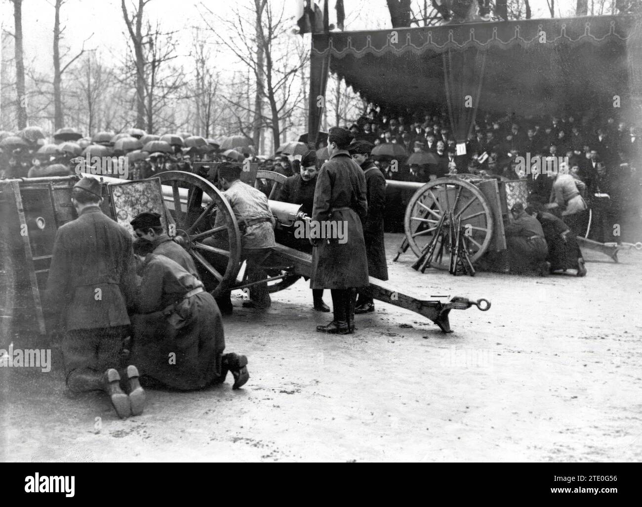 11/30/1915. The French Recruits of 1917. The Future Artillerymen in a military review Verified in the Tuileries garden, in Paris, in the presence of Justin Godart. Credit: Album / Archivo ABC / M. Branger Stock Photo
