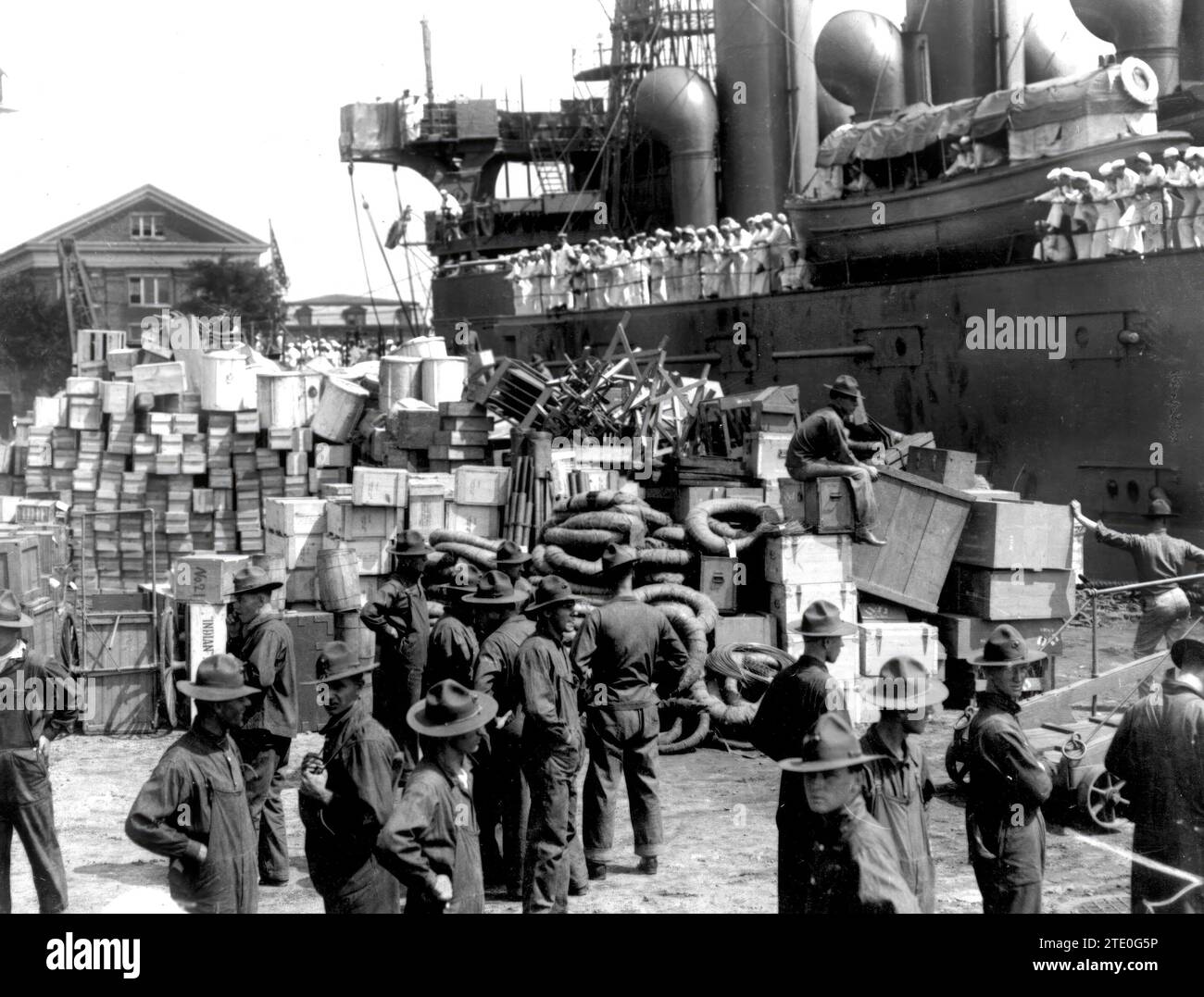07/31/1915. The United States and Mexico. Shipment of Weapons and Ammunition Aboard the Yankee battleship 'Tennesee' before its departure for Haiti, from where it was prepared to move to Mexico if necessary. Credit: Album / Archivo ABC / Louis Hugelmann Stock Photo