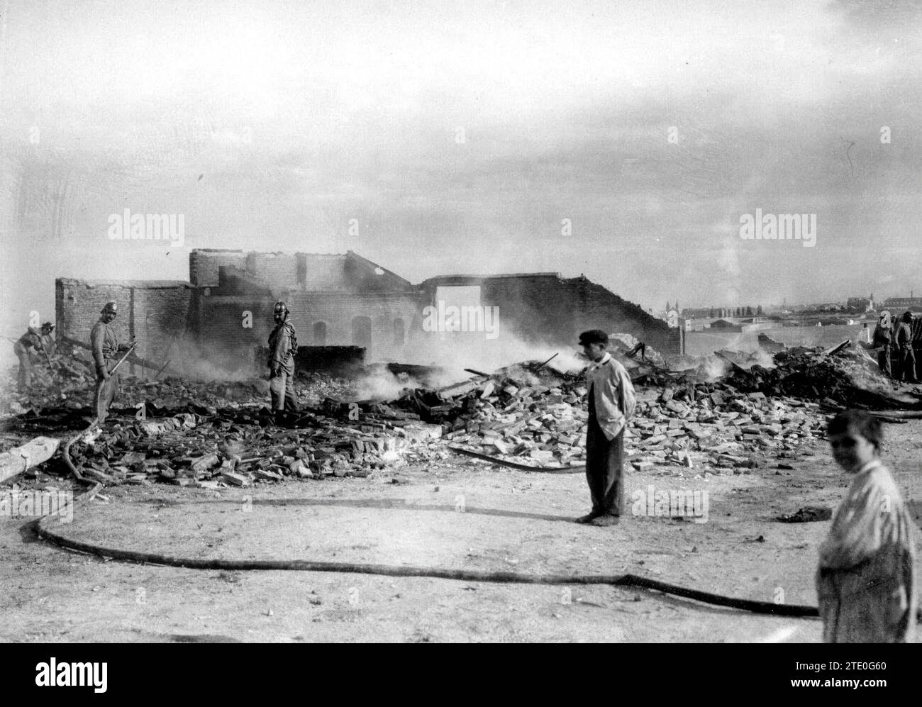 Madrid, 08/29/1905. Fire on San Enrique Street, in Cuatro Caminos. Credit: Album / Archivo ABC Stock Photo