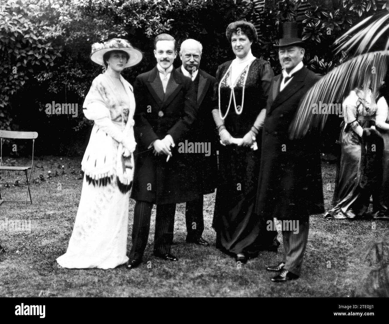 05/31/1913. The King of Portugal in England. D. Manuel de Braganza with his Mother, the former Queen Amelia and his Fiancee, Princess Augusta of Hohenzollern. in Richmond. Credit: Album / Archivo ABC / Daily Mirror Stock Photo
