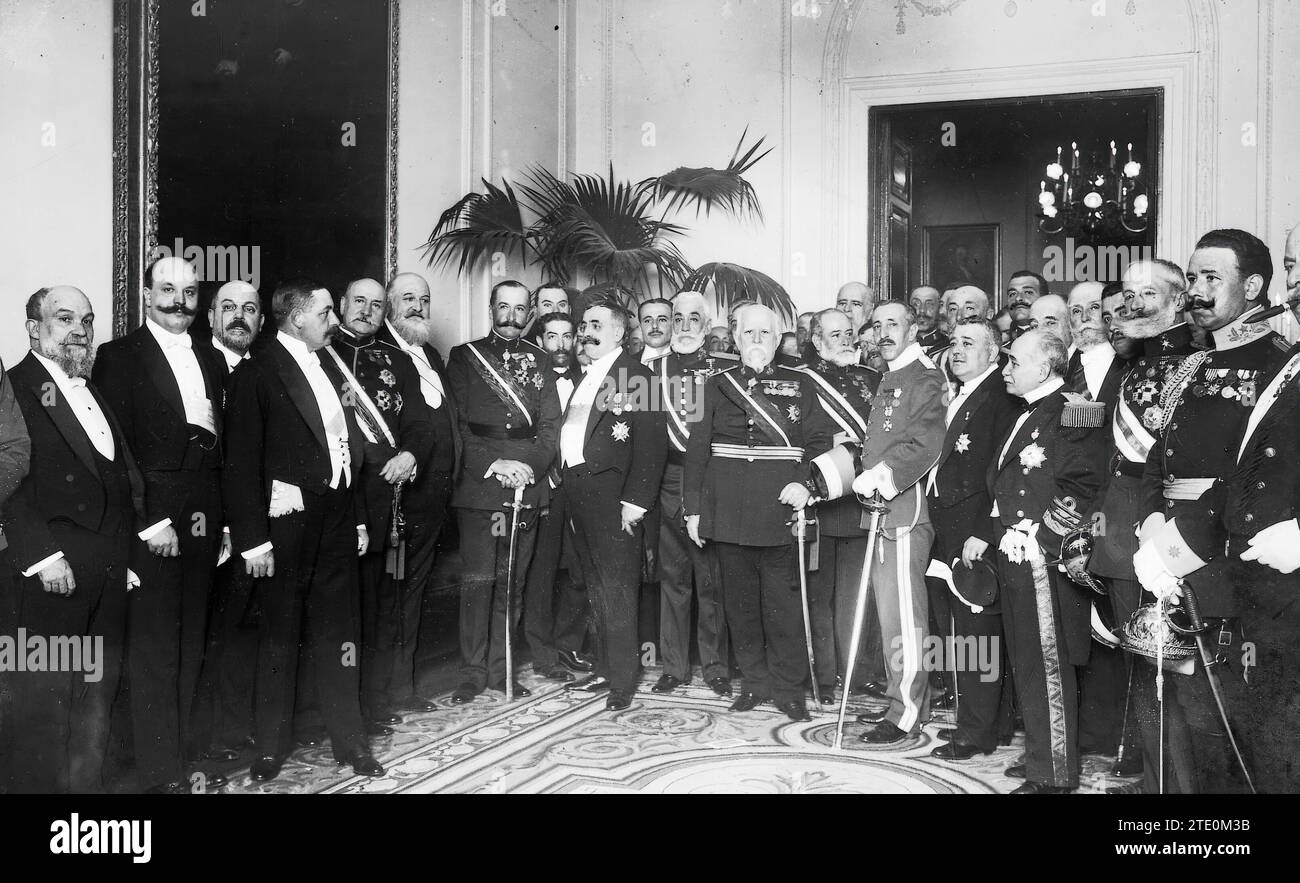 02/29/1912. Madrid. HRH the Infante D. Carlos (1), the President of the Council, Mr. Canalejas (2), and the Generals and other Guests at the banquet and reception held at the Ministry of the Interior on the occasion of the swearing of the flag. Credit: Album / Archivo ABC / Rivero Stock Photo