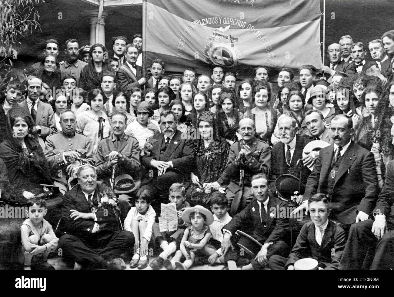 08/31/1926. Grenade. Blessing of a Flag. The Godfathers of the Society's flag, the rector Mr. Fermín garrido and his Lady (X), Surrounded by the Authorities, Employees and Workers of the Spanish Railways. Credit: Album / Archivo ABC / Manuel Torres Molina Stock Photo