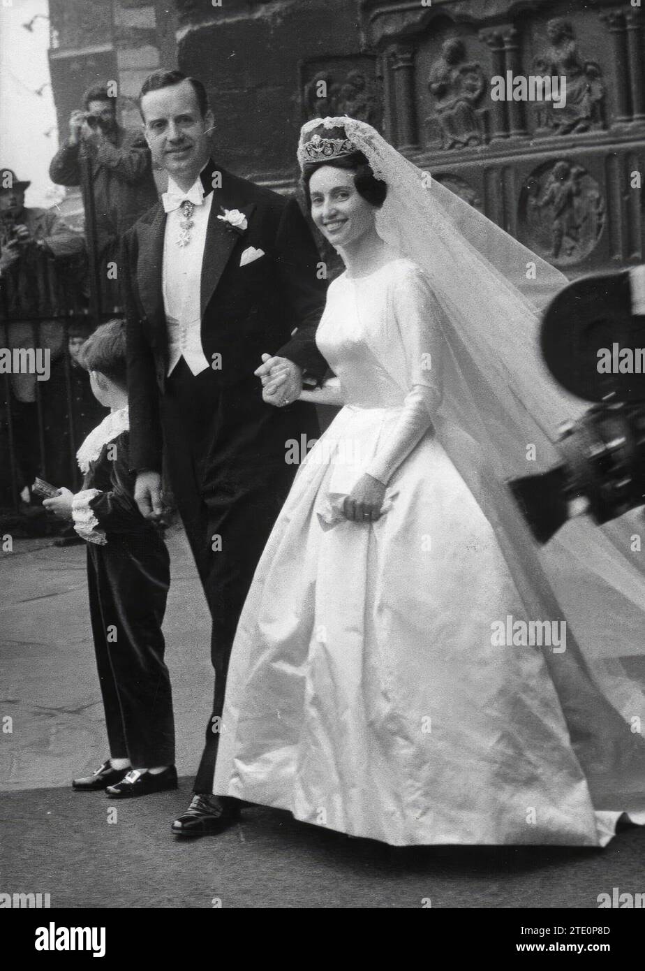 01/06/1960. Eduardo de Lobkowicz and Francisca de Borbón-Parma on their wedding day. Credit: Album / Archivo ABC / Torremocha Stock Photo