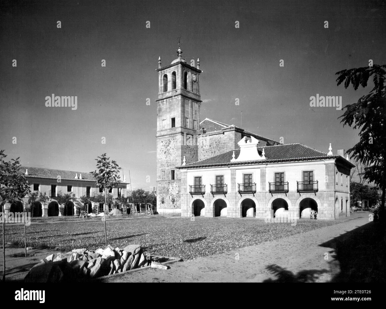 12/31/1949. General view of the square and church of Lacaudeta de la Jara (Toledo). Credit: Album / Archivo ABC / Ferriz Stock Photo