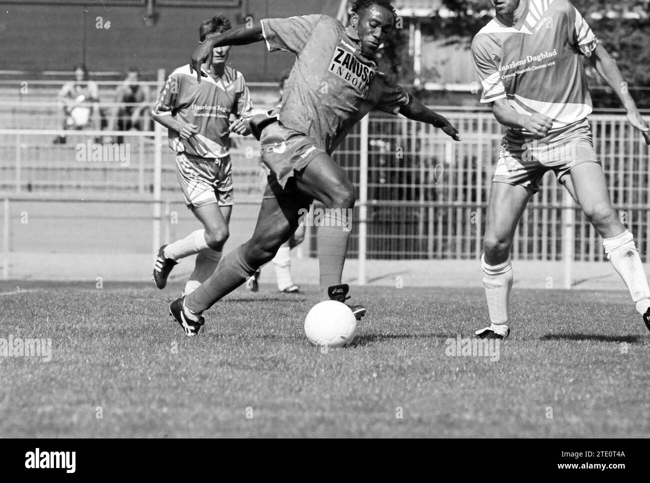 Football Haarlem-Kennemerland amateurs, 03-08-1996, Whizgle News from the Past, Tailored for the Future. Explore historical narratives, Dutch The Netherlands agency image with a modern perspective, bridging the gap between yesterday's events and tomorrow's insights. A timeless journey shaping the stories that shape our future. Stock Photo