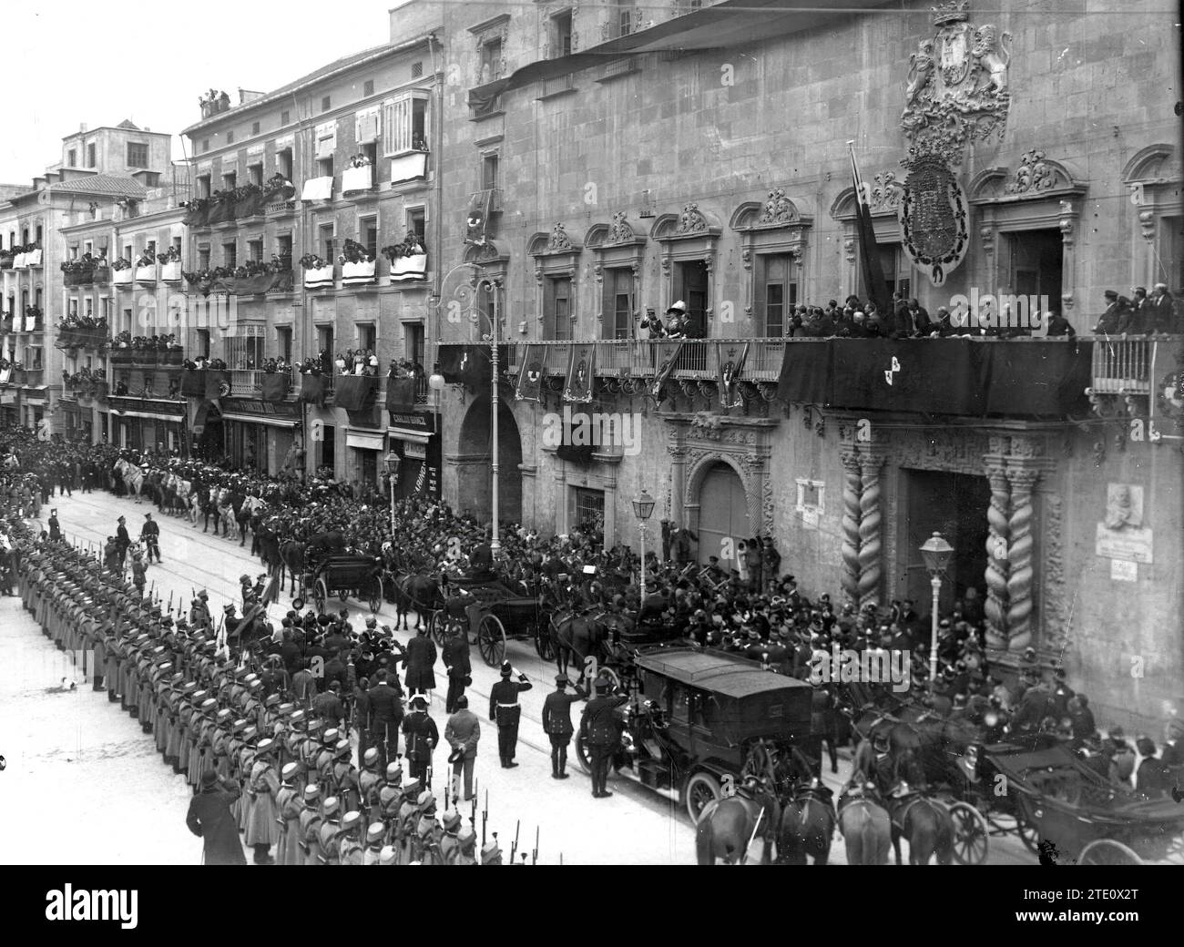 02/29/1912. Monarchist Demonstration in Alicante. Ss.Mm. Looking out on the balcony of the City Hall, Responding to the Acclamations. Credit: Album / Archivo ABC / Cantos Stock Photo