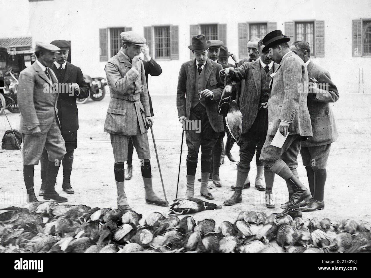 10/31/1909. D. Manuel Ii of Portugal with D. Alfonso Xiii during a hunt at the country house. Credit: Album / Archivo ABC Stock Photo