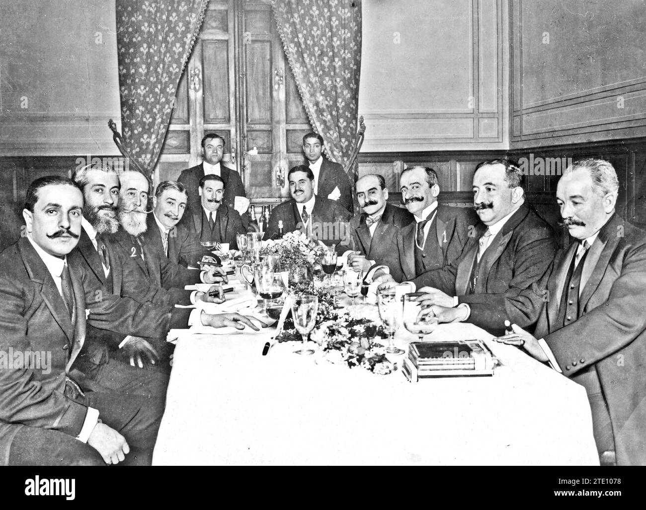 12/27/1912. Yesterday's banquet in Congress. The president of the Council, Mr. Conde de Romanones (1), at the banquet offered by the president of the Congress, Mr. Moret (2), to his companions at the chamber table. Credit: Album / Archivo ABC / Julio Duque Stock Photo