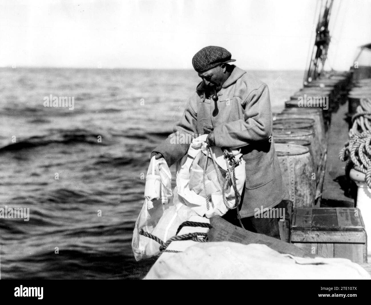 12/31/1928. In the Image, Robert Bartlett, Captain of the 'Morrisey', Setting the Nets for Fishing. Credit: Album / Archivo ABC / Vidal Stock Photo