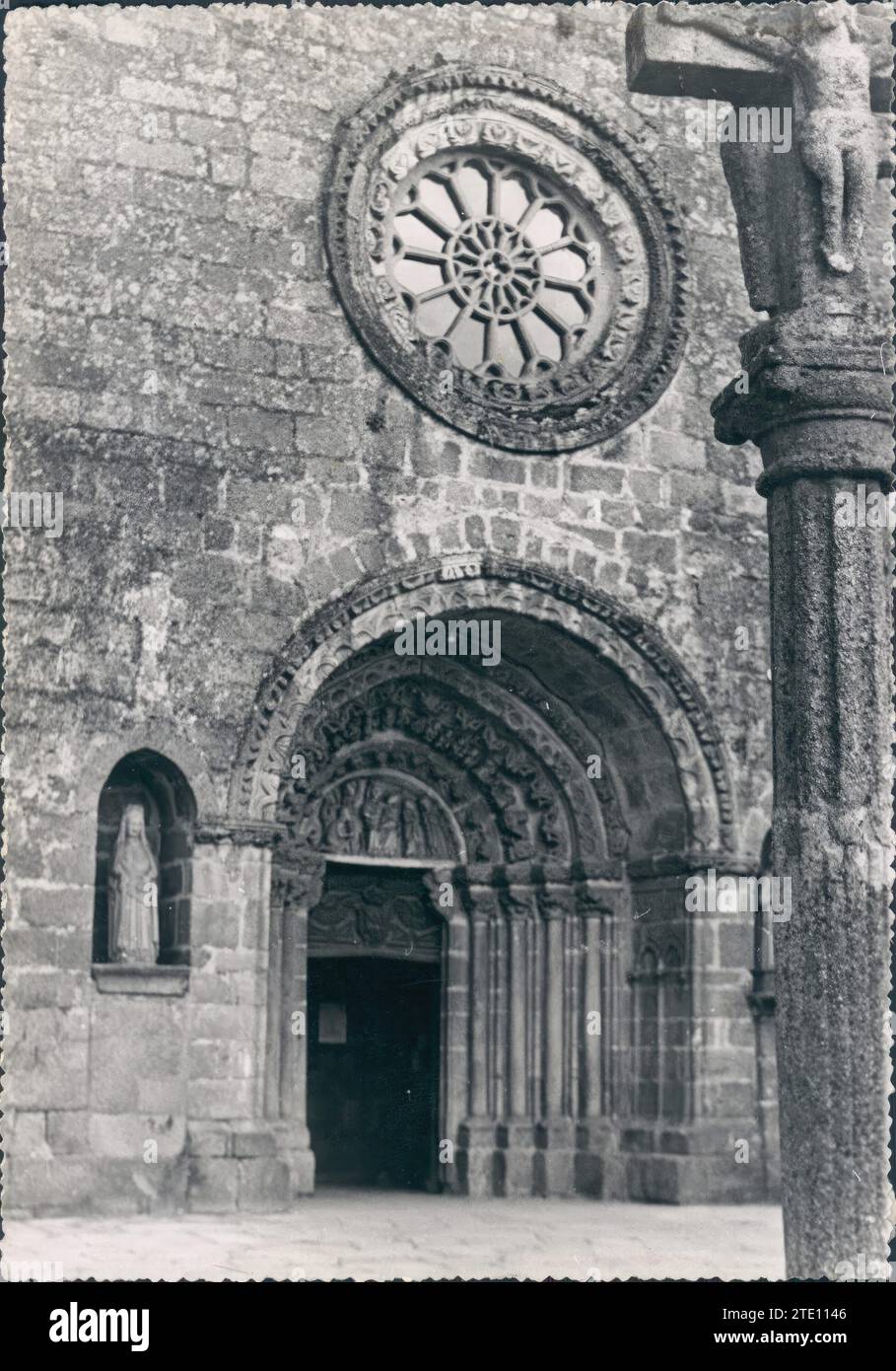 12/31/1958. Romanesque rose window in the church of Santa María del Azogue (Betanzos). Credit: Album / Archivo ABC / Marques De Santa María Del Villar Stock Photo