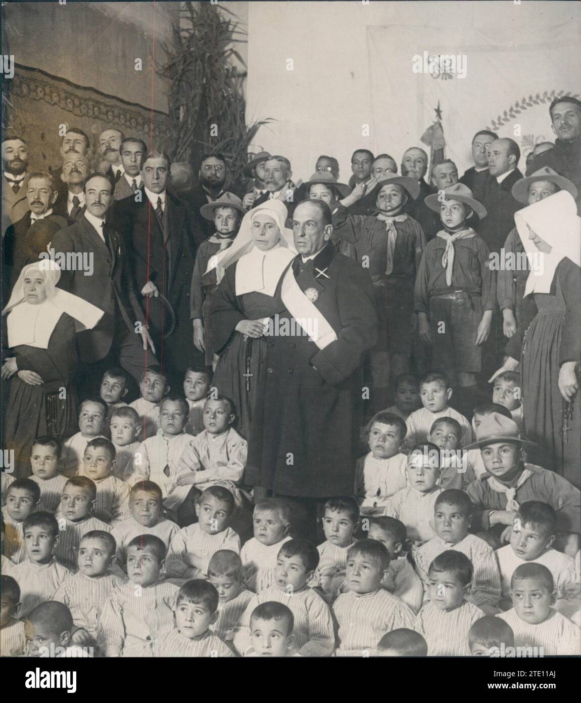 11/12/1919. Madrid. In the asylum of Santa Cristina. The senator and illustrious philanthropist Mr. Francisco García Molinas (X), after the Insignia of the great Charity Cross was imposed yesterday tomorrow. Credit: Album / Archivo ABC / Julio Duque Stock Photo