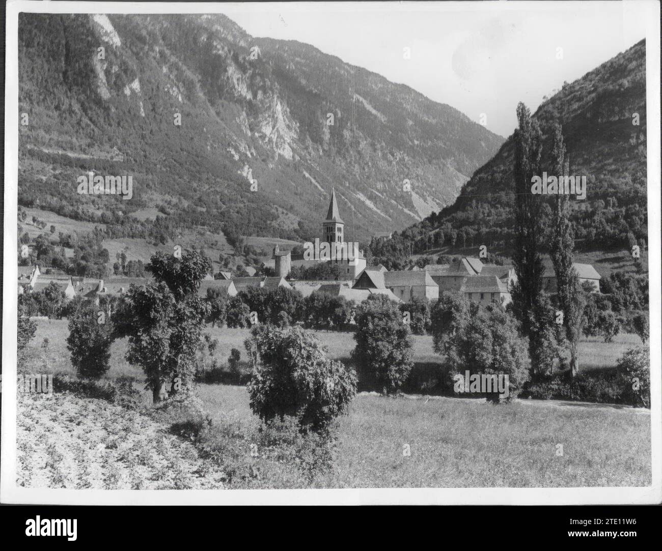 12/31/1949. In the image the Arties tower and the Aran valley. Credit: Album / Archivo ABC / Marques De Santa María Del Villar Stock Photo