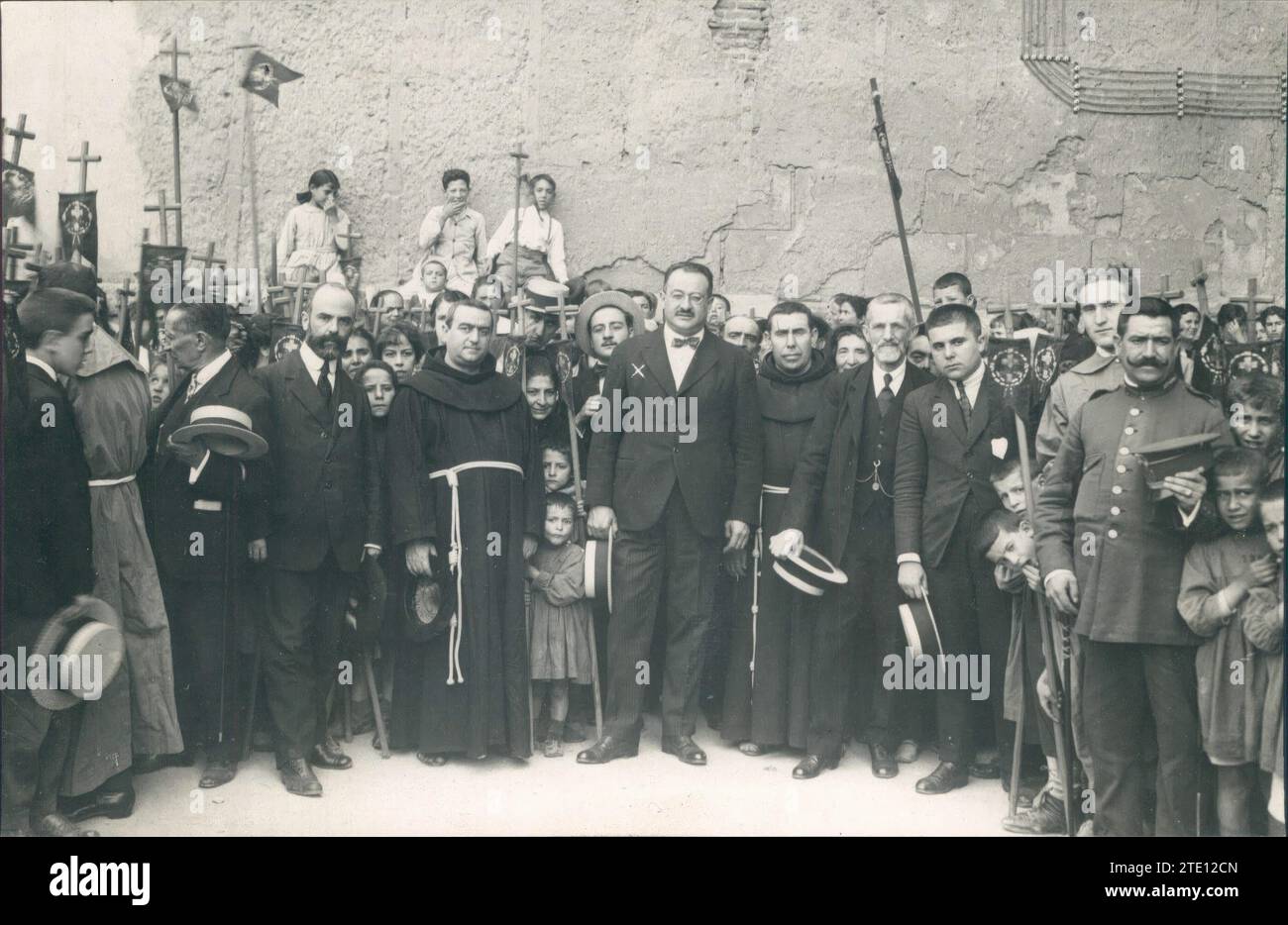 09/12/1919. Madrid. In the Schools of the third order of Saint Francis. Mayor Mr. Garrido (X) with the Professors of this institution at the festival they celebrated yesterday. Credit: Album / Archivo ABC / José Zegri Stock Photo