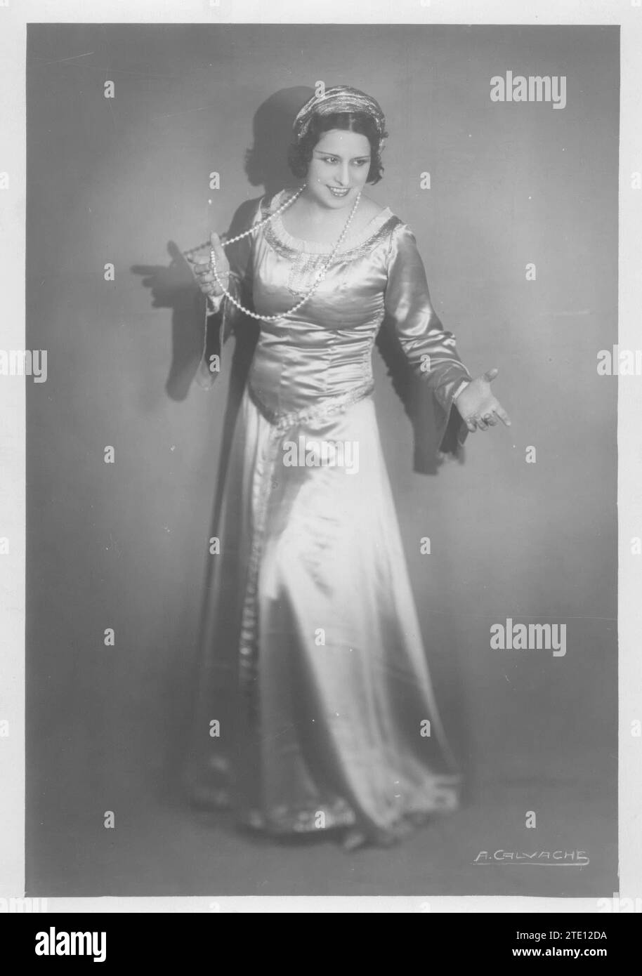 12/31/1931. In the Image, the actress Pepita Díaz Artigas Characterized for a theatrical performance. Credit: Album / Archivo ABC / Antonio Calvache Stock Photo