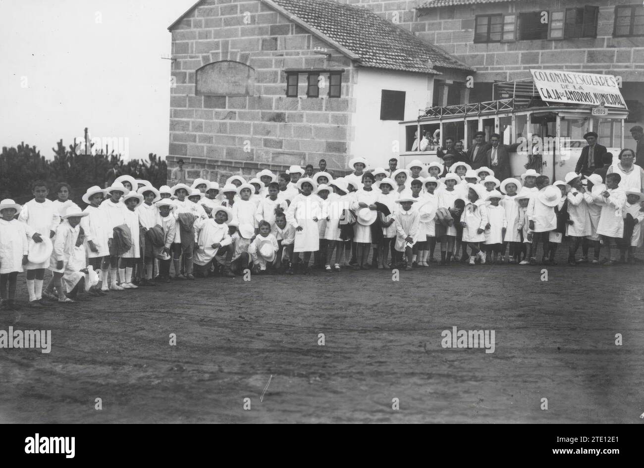 09/01/1930. School Colonies of the municipal Savings Bank Arrival at the Pavilion, of the Last Expedition of 50 Boys and Girls that Makes a Total of 100 Children Sent by the aforementioned Savings Bank. Credit: Album / Archivo ABC / Pacheco Stock Photo