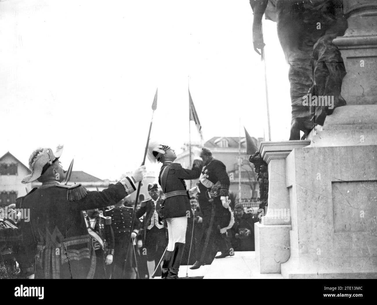 Lisbon, (Portugal), 1909. Don Manuel II of Portugal inaugurating the monument to Marshal Saldanha. Credit: Album / Archivo ABC / Joshua Benoliel Stock Photo