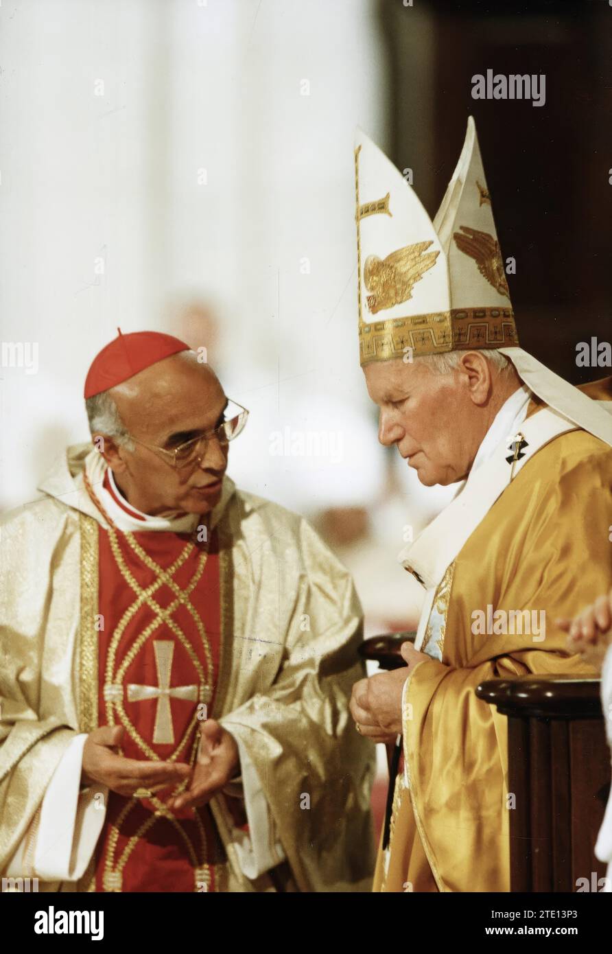 06/15/1993. Cardinal Suquía with John Paul II. Credit: Album / Archivo ABC / Luis Ramírez Stock Photo
