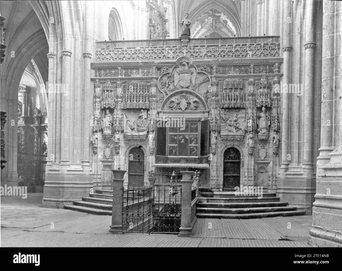 11/30/1931. PRODIGIOUS TRASH OF THE PALENTINE CATHEDRAL.-APPROXIMATE DATE.-It is mainly Gothic with later Renaissance, Baroque and Neoclassical additions. Popularly nicknamed 'the Beautiful Unknown' for not being as well-known as other cathedrals, even though it houses a significant amount of works of art of great quality and value inside. The choir stands on five stairs and is an excellent work of the Spanish Renaissance , of late Gothic and Plateresque character. Credit: Album / Archivo ABC / Albino R. Alonso Stock Photo