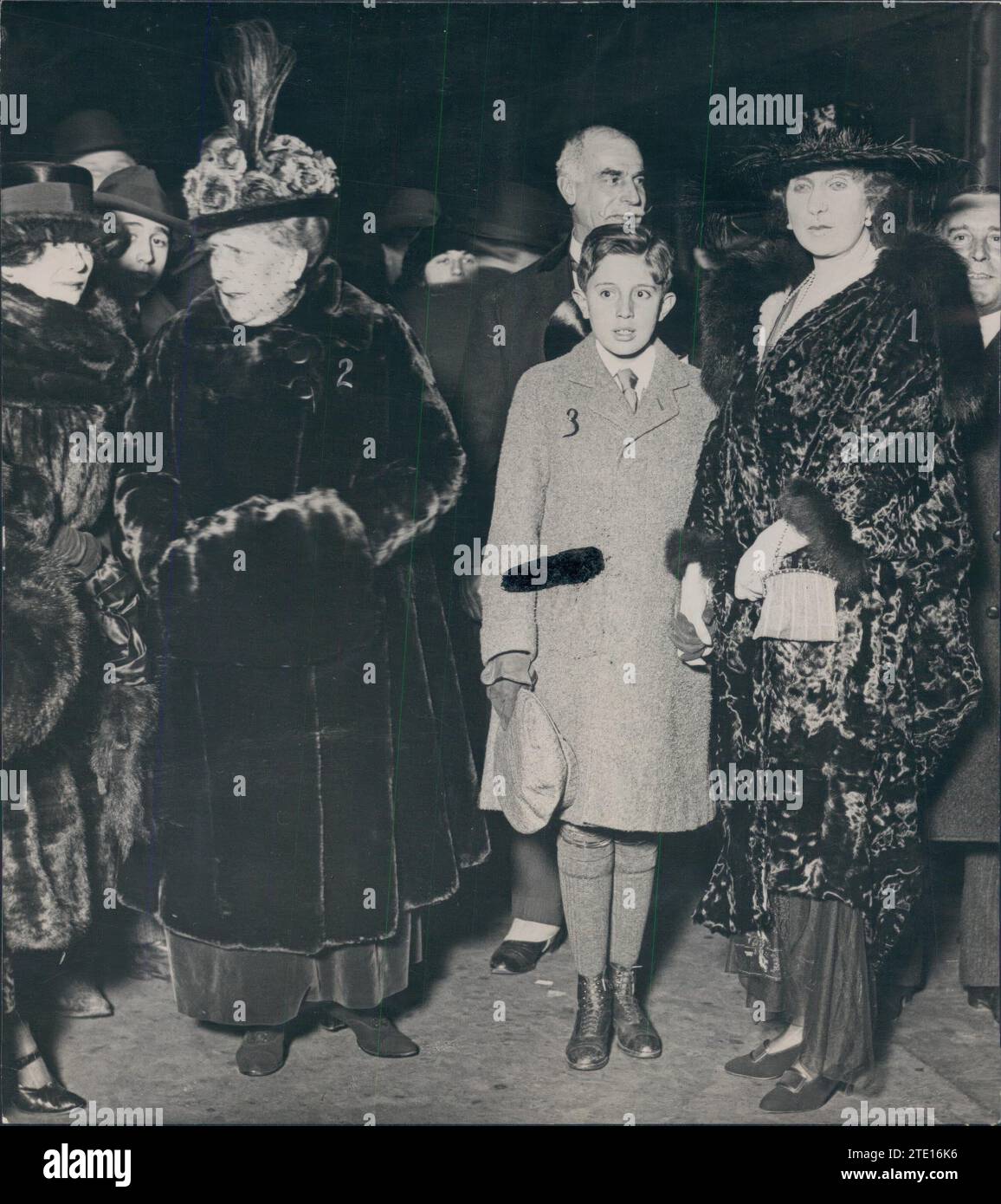 10/31/1919. The royal family in London. HM Queen Victoria (1), with her Son, Infant D. Jaime (3), and her Mother, Princess Beatrice (2). Credit: Album / Archivo ABC / Louis Hugelmann Stock Photo