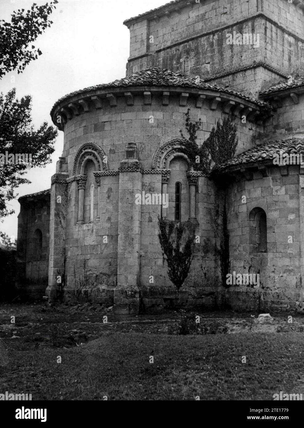 12/31/1959. Romanesque apse of the Olmos de Ojeda church. Credit: Album / Archivo ABC / Marques De Santa María Del Villar Stock Photo