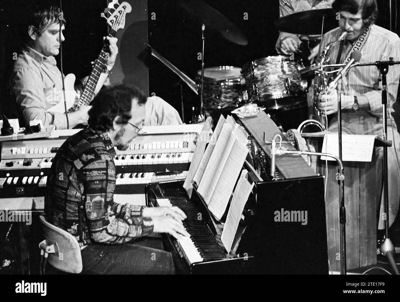 Cabaret Brakke Grond, Cabaret, Amsterdam, Nes, The Netherlands, 10-09-1975','11-09-1975, Whizgle News from the Past, Tailored for the Future. Explore historical narratives, Dutch The Netherlands agency image with a modern perspective, bridging the gap between yesterday's events and tomorrow's insights. A timeless journey shaping the stories that shape our future. Stock Photo