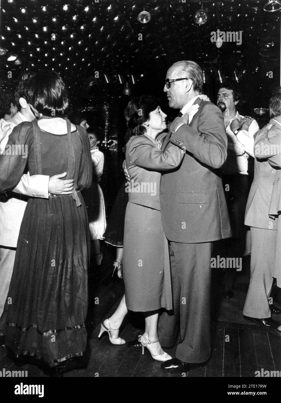 11/30/1982. Leopoldo Calvo Sotelo and his wife, Pilar Ibáñez Martín, dancing. Credit: Album / Archivo ABC / Jaime Pato Stock Photo