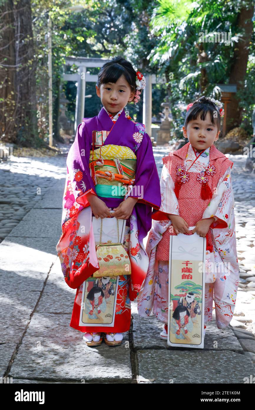 Japanese family portrait wearing kimono hi-res stock photography and images  - Alamy