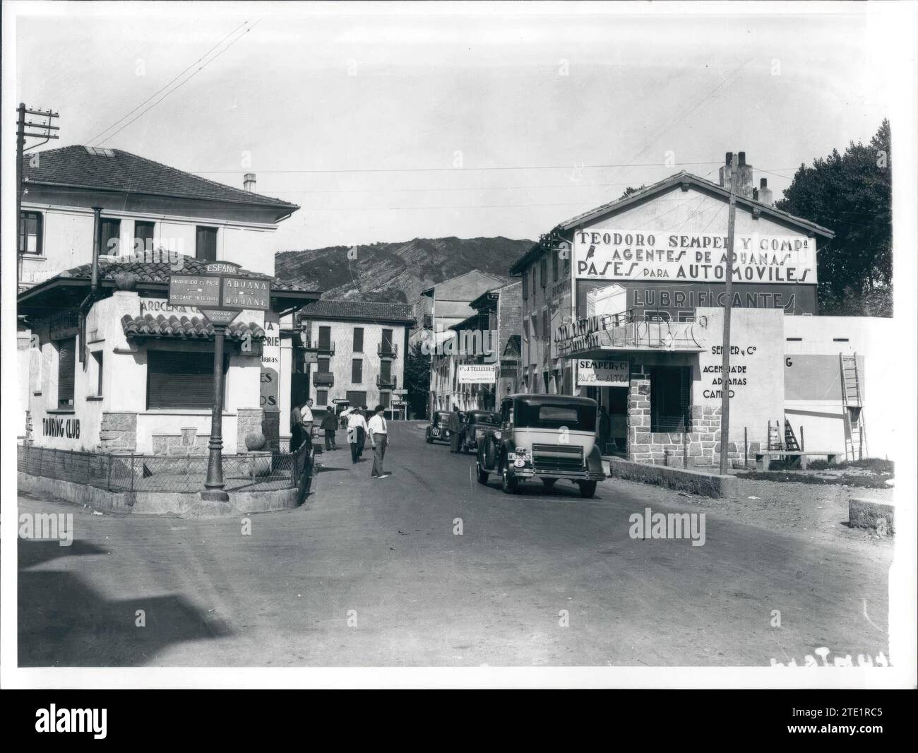 Spanish french border hi-res stock photography and images - Alamy