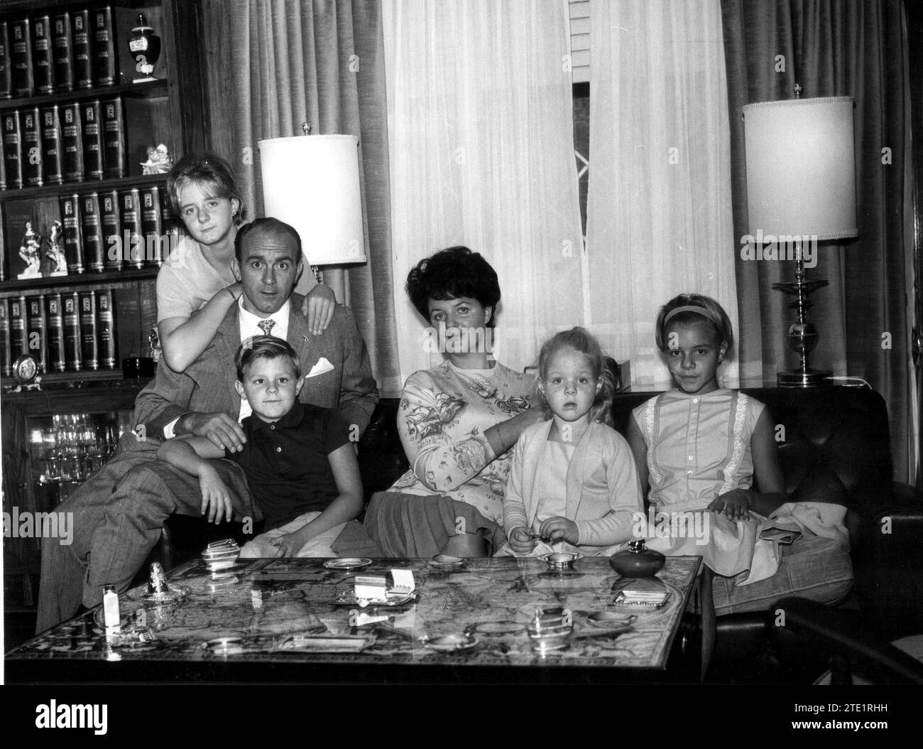 12/31/1962. Alfredo Di Stefano poses with his wife and his four