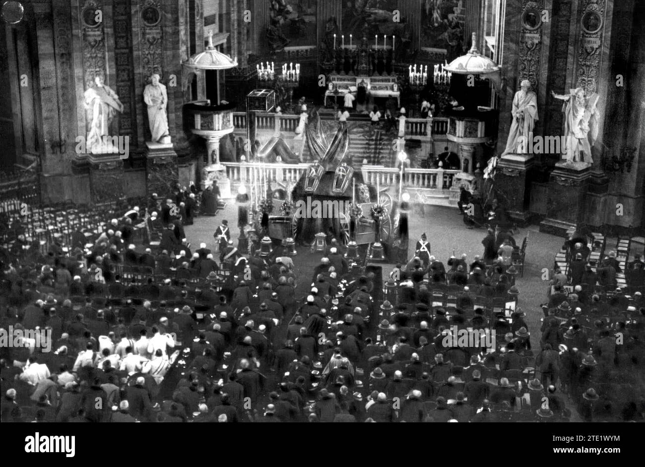 12/31/1919. Funeral of the Victims of the Zaragoza uprising in the San Francisco el Grande church. Credit: Album / Archivo ABC / Julio Duque Stock Photo