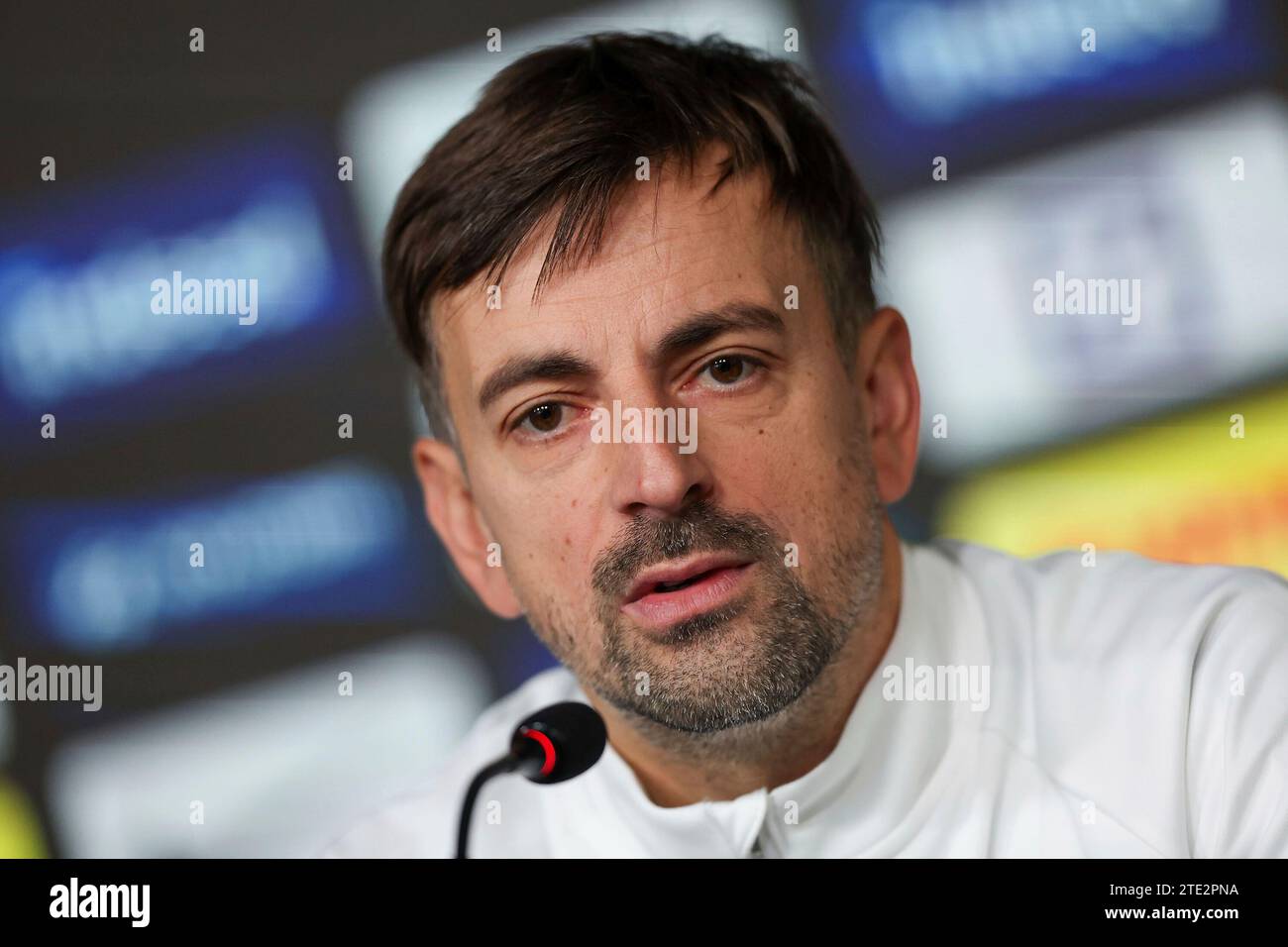 Frankfurt, Deutschland. 20th Dec, 2023. 20.12.2023 Pressekonferenz Eintracht Frankfurt mit Cheftrainer Niko Arnautis und Laura Freigang v.l., Cheftrainer Niko Arnautis zuversichtlich Credit: dpa/Alamy Live News Stock Photo