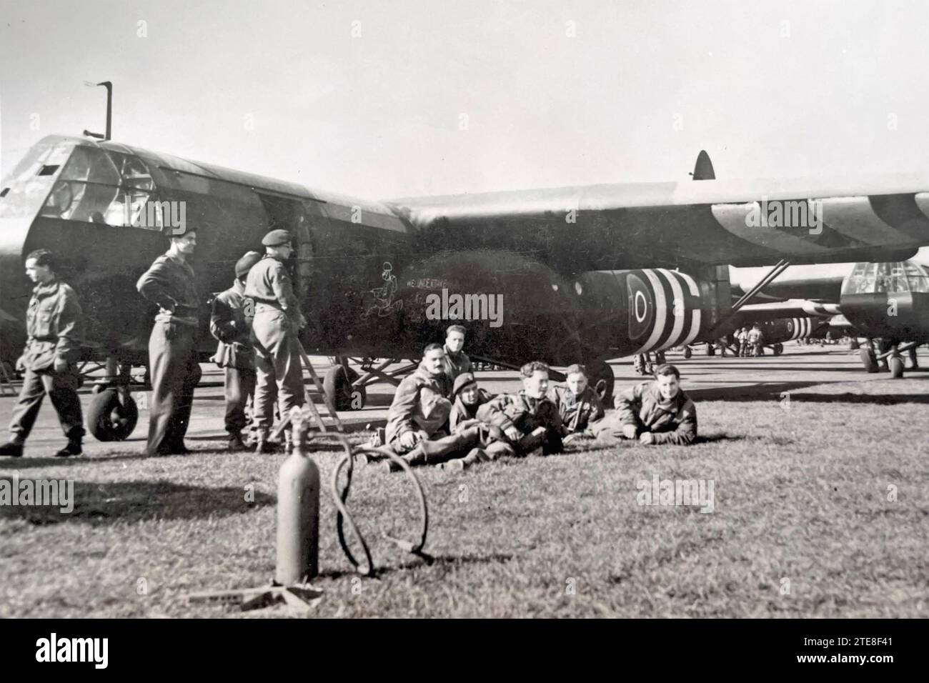 OPERATION MARKET GARDEN 1944. Members of 1st Airborne Corps with some of their Horsa   gliders at RAF Harwell, 17 September.  They will be towed to Holland by Short Stirlings  of 295 Squadron RAF Stock Photo