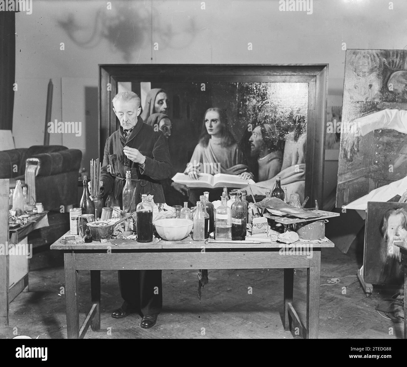 Han van Meegeren at work ca. 1945 Stock Photo Alamy