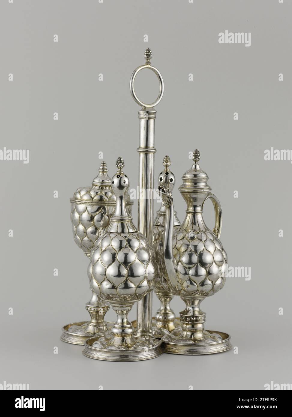 Zoutvat, belonging to a spice service, Anthonie Grill (attributed to), 1642 Zoutvat belonging to a spice service. The salt vessel rests on a six -lobe base on which there is a stacking of a kndering edge between two mirroring vase shapes, a baluster, a vase shape and a kndering edge. Above the half-egg-shaped body that is decorated with drop-shaped bulges rises. These motifs also adorn the removable lid. The fairly flat outer part of it drops a little towards the center and then elevated itself in a multiple profiled button. The salt barrel has a fixed inner bin whose gilding is still in good Stock Photo