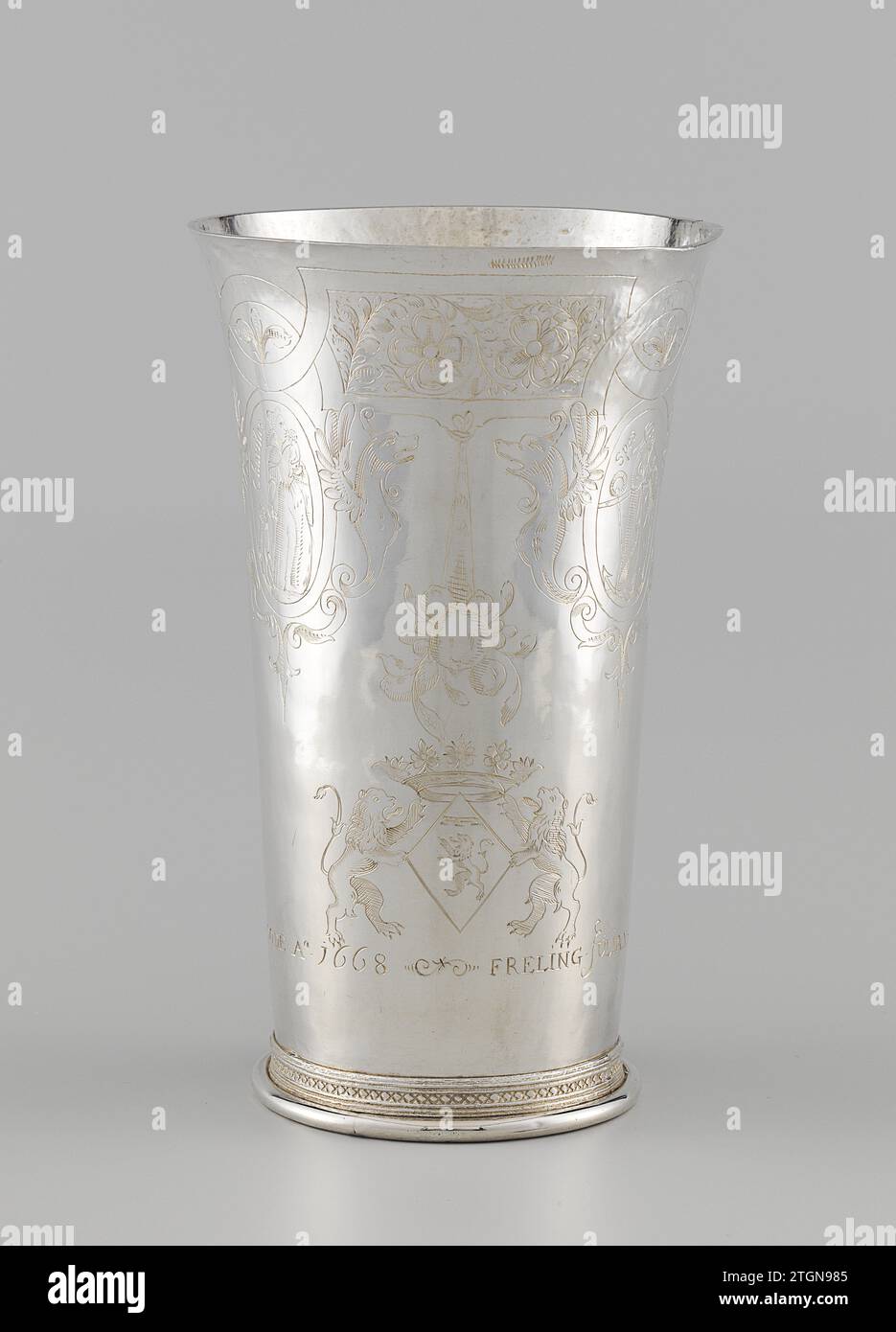 Communion Cup of Vianen, anonymous, c. 1625 Silver cup, widely running up and decorated with engraving work. Decorated with three engraved medallions with Charitas, Spes and Fides. With the inscription: Freling Juliana Born Gravinne van Holland Brederoode AO 1668. Gorinchem silver (metal) Silver cup, widely running up and decorated with engraving work. Decorated with three engraved medallions with Charitas, Spes and Fides. With the inscription: Freling Juliana Born Gravinne van Holland Brederoode AO 1668. Gorinchem silver (metal) Stock Photo