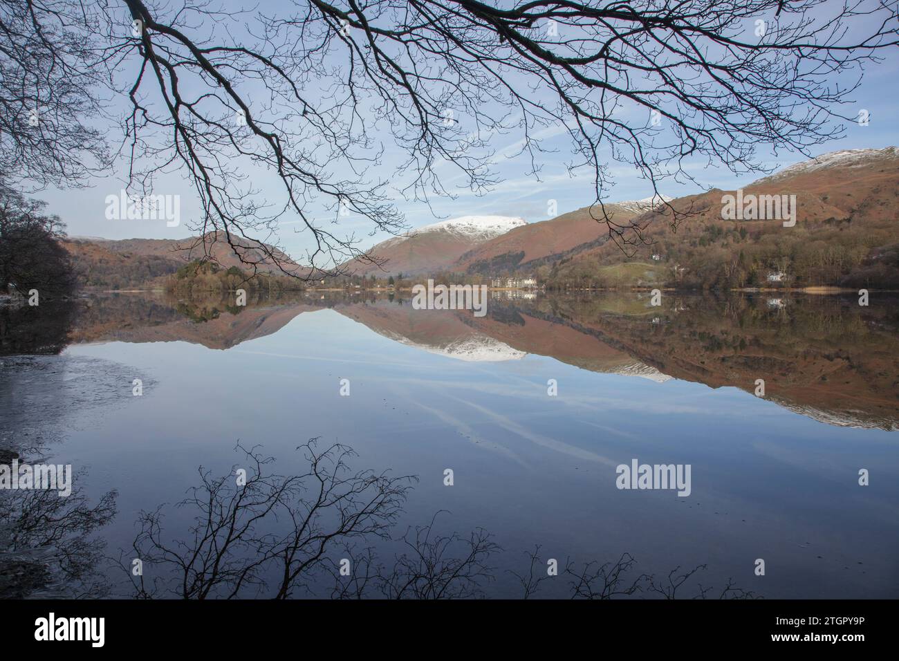 A quiet winter morning on the shore of Grasmere in the Lake District Stock Photo