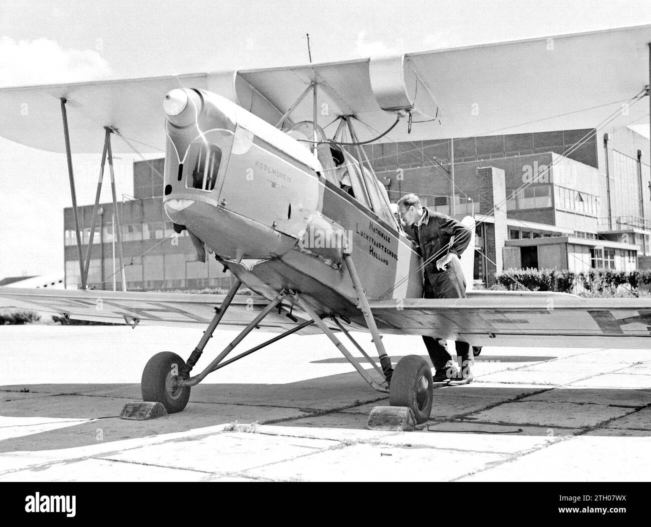 A mechanic talks to the aspiring pilot of the Koolhoven-FK 46 training plane nicknamed 'Koe or Koebeest' because of his docile flying behavior of the National Aviation School Holland at Amsterdam Schiphol ca. 1933 Stock Photo