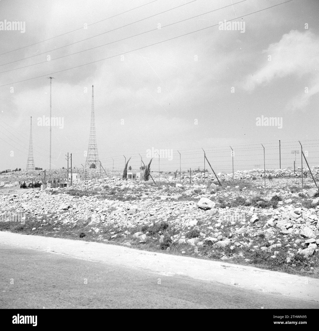 1950s radio masts hires stock photography and images Alamy