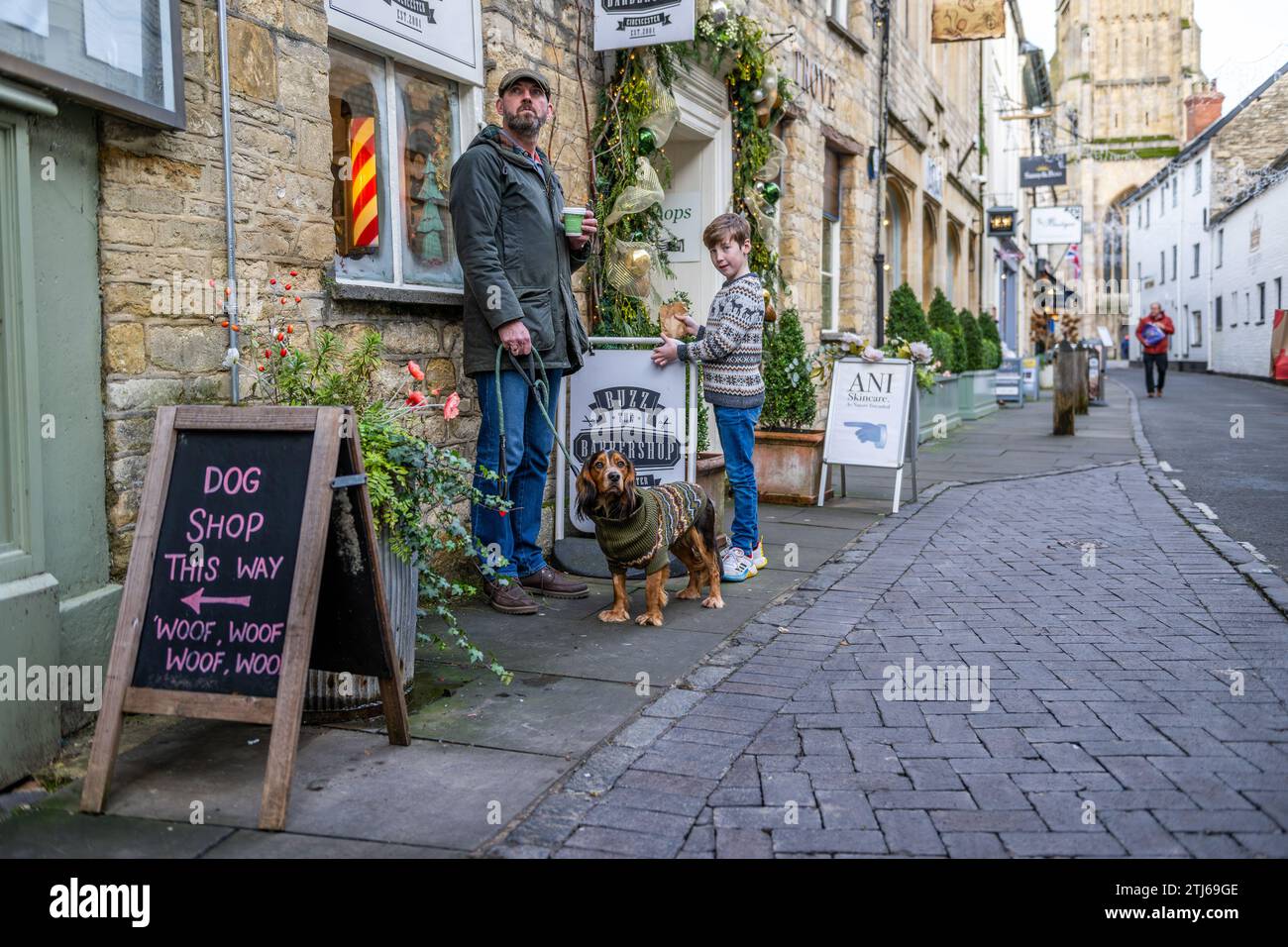 Family living in town hi res stock photography and images Alamy